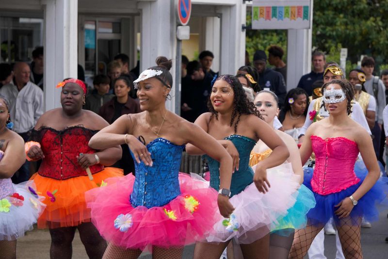 Photo 5 de Sa Ké Cho ( SKC) groupe de carnaval antillais, association pour la promotion de la culture antillaise avec danseuses & percussions ainsi que faire découvrir les répertoires musicaux antillais, via les ateliers, cours, manifestations, stages, concerts privés ou publiques au niveau régional & national